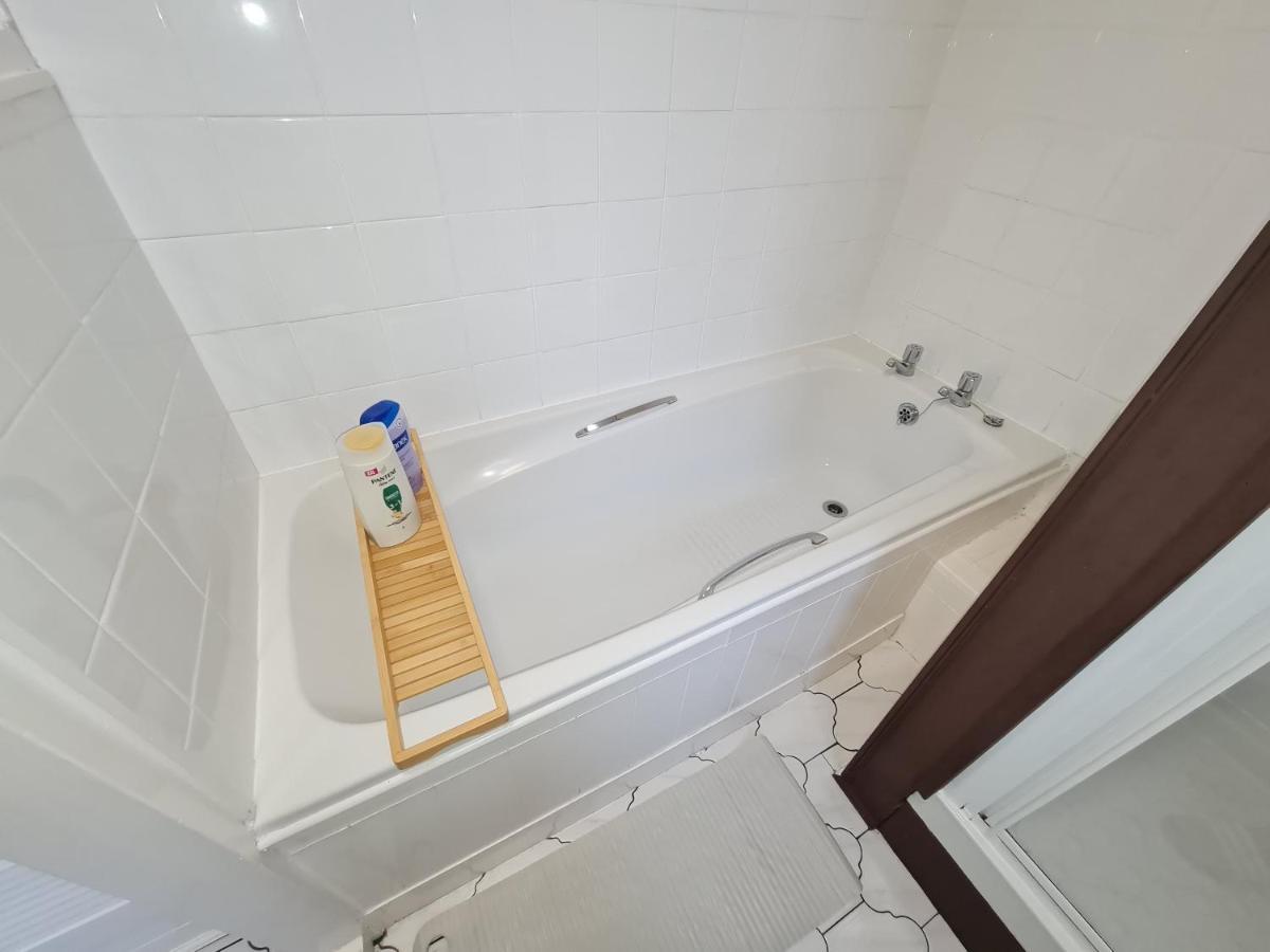 Large 3 Bed Flat, Free Parking Lejlighed Newcastle upon Tyne Eksteriør billede